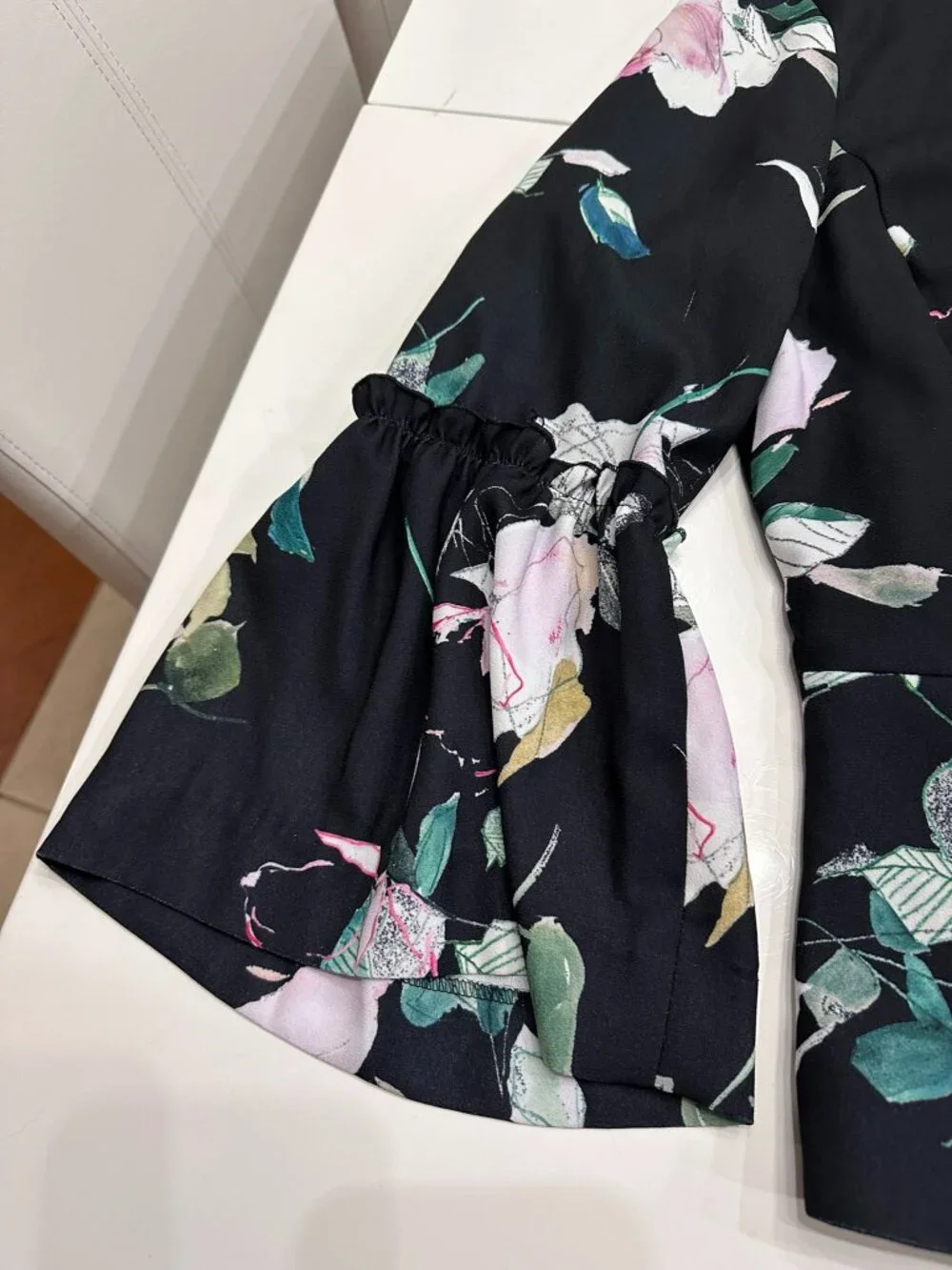 Emma & Olivia Black Floral Print Blazer (M) & Matching Trousers (6) Set